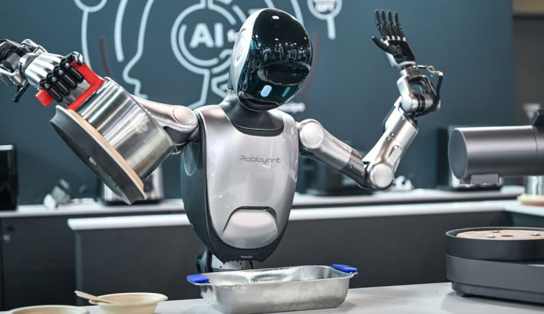 China Membuat Robot Humanoid R1