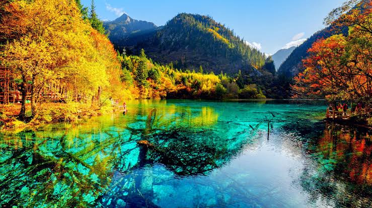 Menjelajahi Keindahan Alam China Danau Berwarna Biru